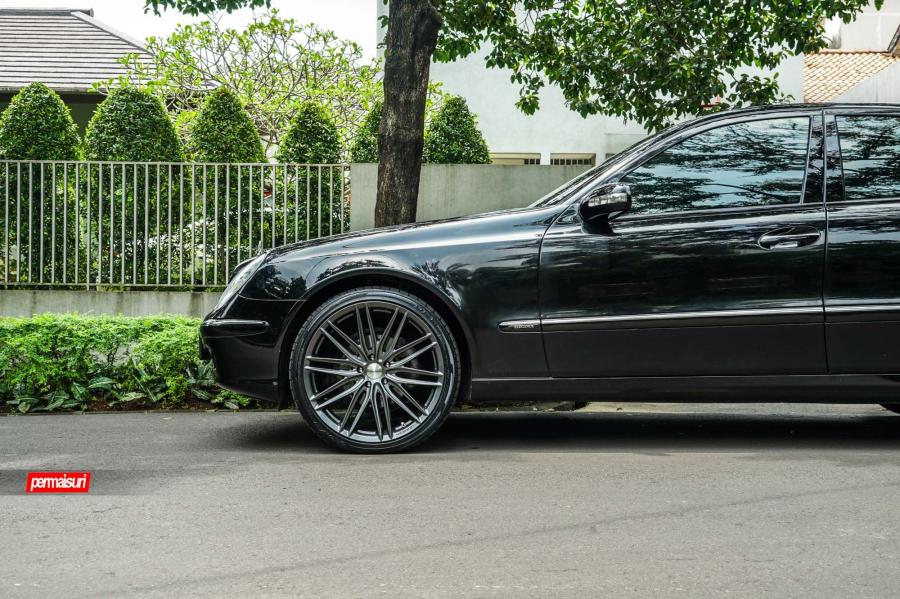 Детали экстерьера Mercedes-Benz E260 on Vossen Wheels (VFS4) 2017 года  (фото 7 из 12)